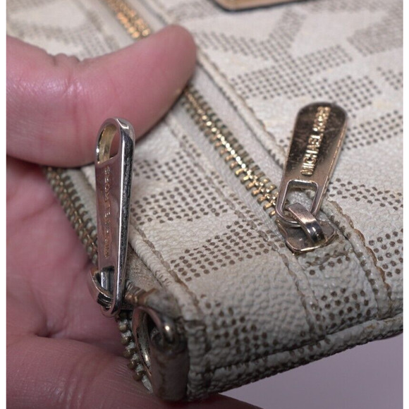 Michael Kors Jet Set Monogram Wristlet Wallet White Coated Canvas AV-1308 - Picture 5 of 14